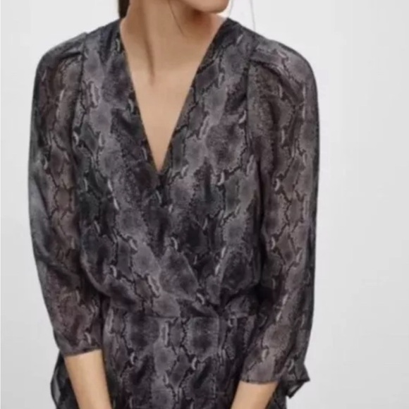 Aritzia Babaton woman’s Alexander Snake print silk peplum blouse size L - Picture 3 of 8
